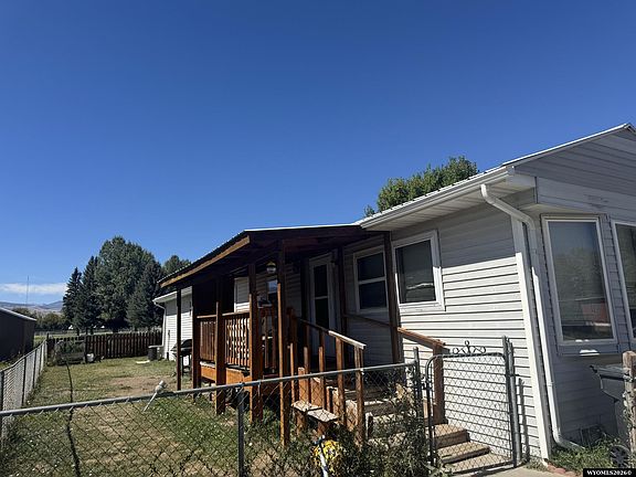 3rd image of 945 Riverview Dr