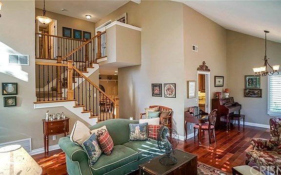 3rd image of 26030 Manzano Ct