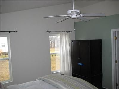5th image of 136 Stirling Way