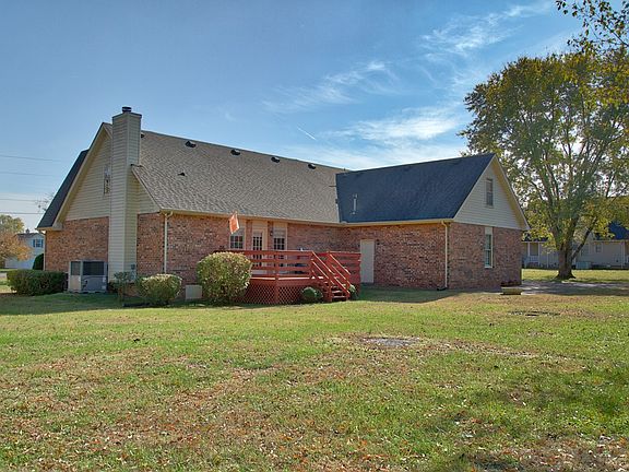 3rd image of 737 Windwood Dr