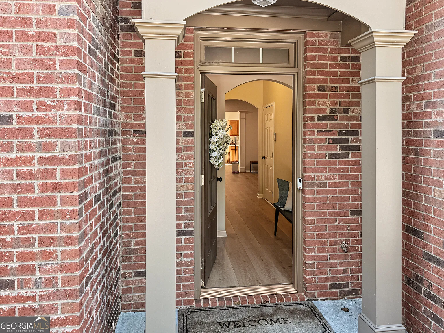 3 bed, 2.5 bath, 1818 sqft, $2,200 — Photo 2