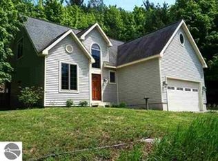 9262 E Hoxie Rd, Cedar, MI 49621