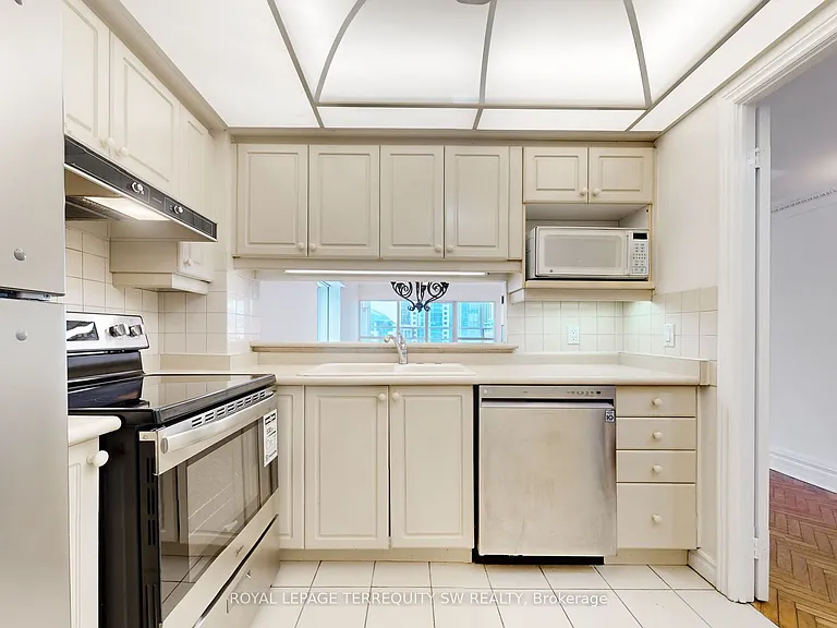 71 Simcoe St #2001 — Photo 19