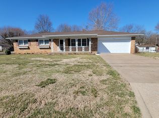 909 S Lincoln Ave, Aurora, MO 65605