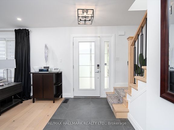 4th image of 119 Charlotte Pl