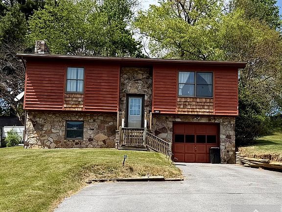 2nd image of 213 Hillcrest Dr