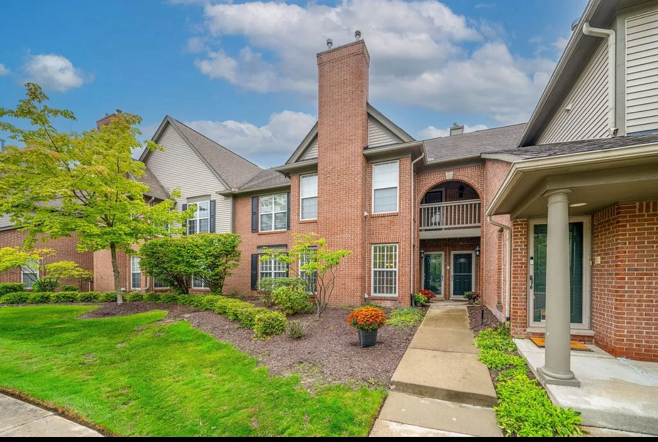 28067 Carlton Way Dr — Photo 1