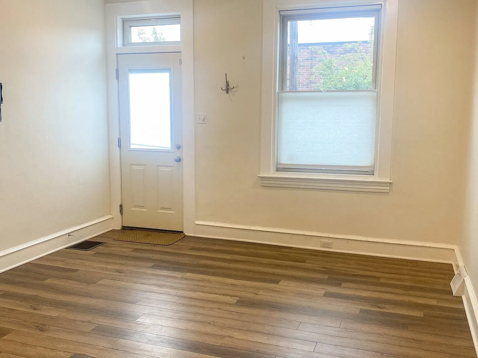 3 bed, 2.0 bath, 1492 sqft, $1,995 — Photo 4