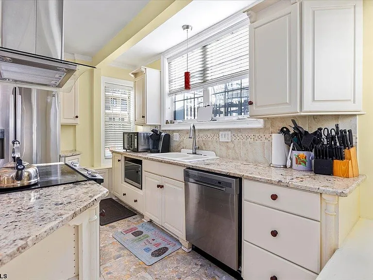 104 S Oakland Ave — Photo 9