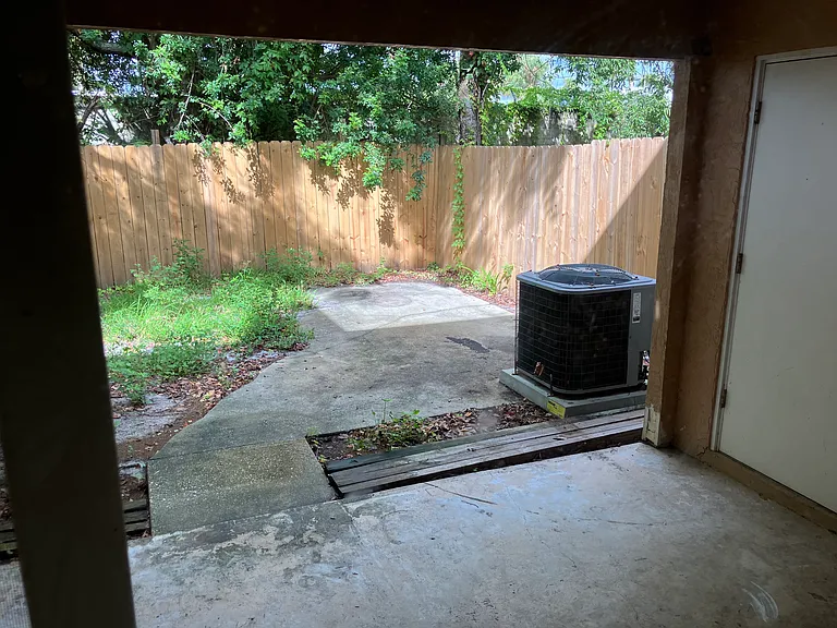 910 W Millard Ct — Photo 11