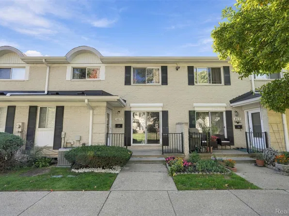 8673 Winchester Dr, Sterling Heights, MI 48313