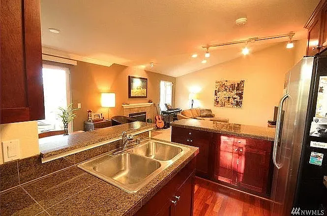 S 284th Ln — Photo 6