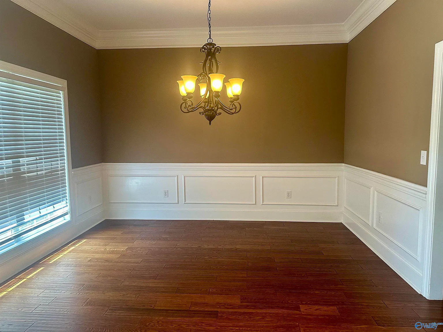 4 bed, 3.5 bath, 4077 sqft, $3,250 — Photo 3