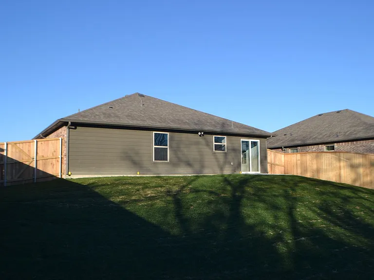 1101 Southridge Ln — Photo 12