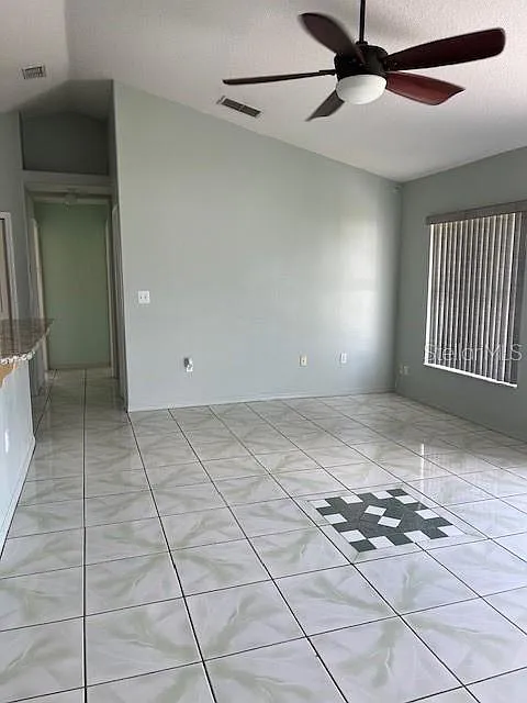 3 bed, 2.0 bath, 1153 sqft, $2,300 — Photo 4