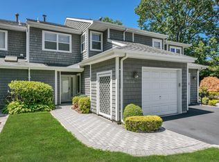 55 Madder Lake Cir, Commack, NY 11725