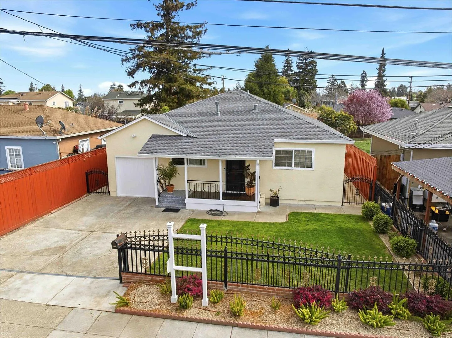732 4th Ave photo 1