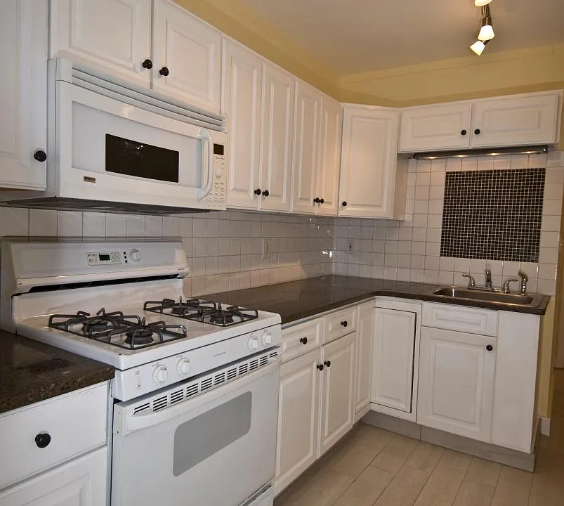 441 Hallett St #2