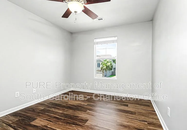 407 Greywood Ln — Photo 12