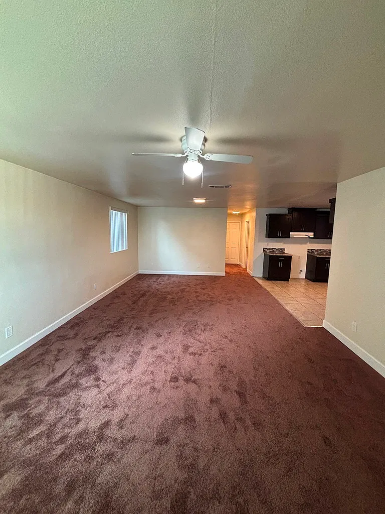 5 bed, 2043 sqft, $4,000 — Photo 3