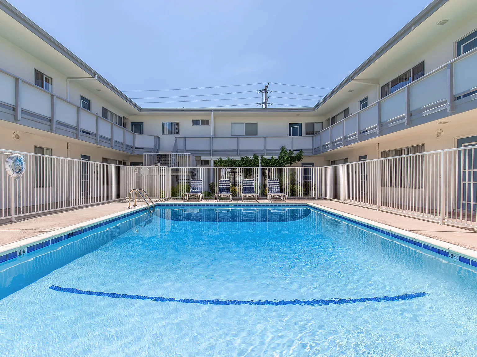 Ocean West Apartments — Photo 2