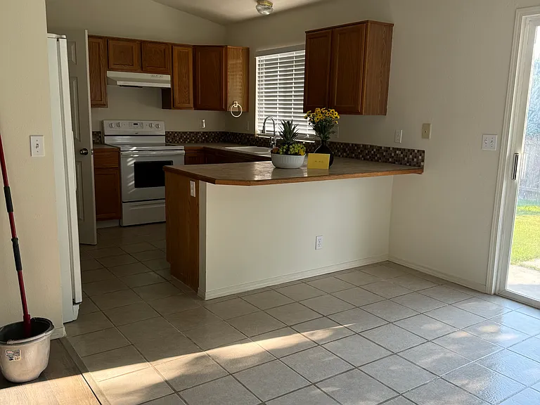 462 Meadowbrook Dr — Photo 7