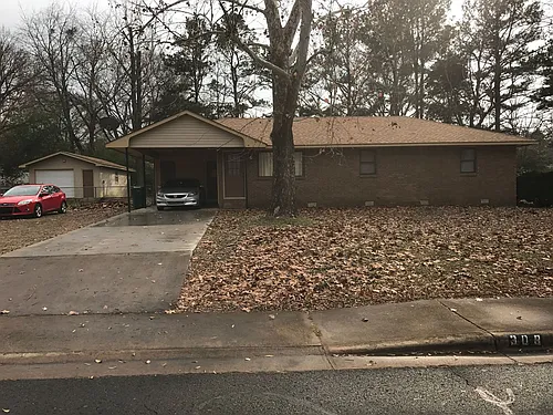 308 E Gum St Photo 1