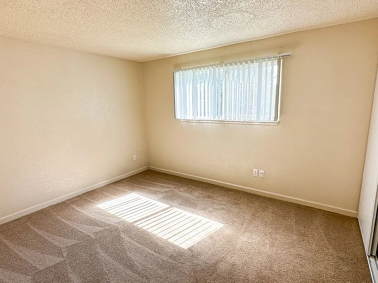 Mountain Vista Apartments — Photo 8