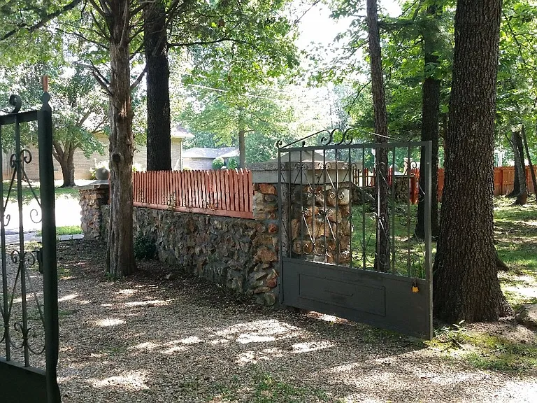 2902 E Grand St — Photo 12