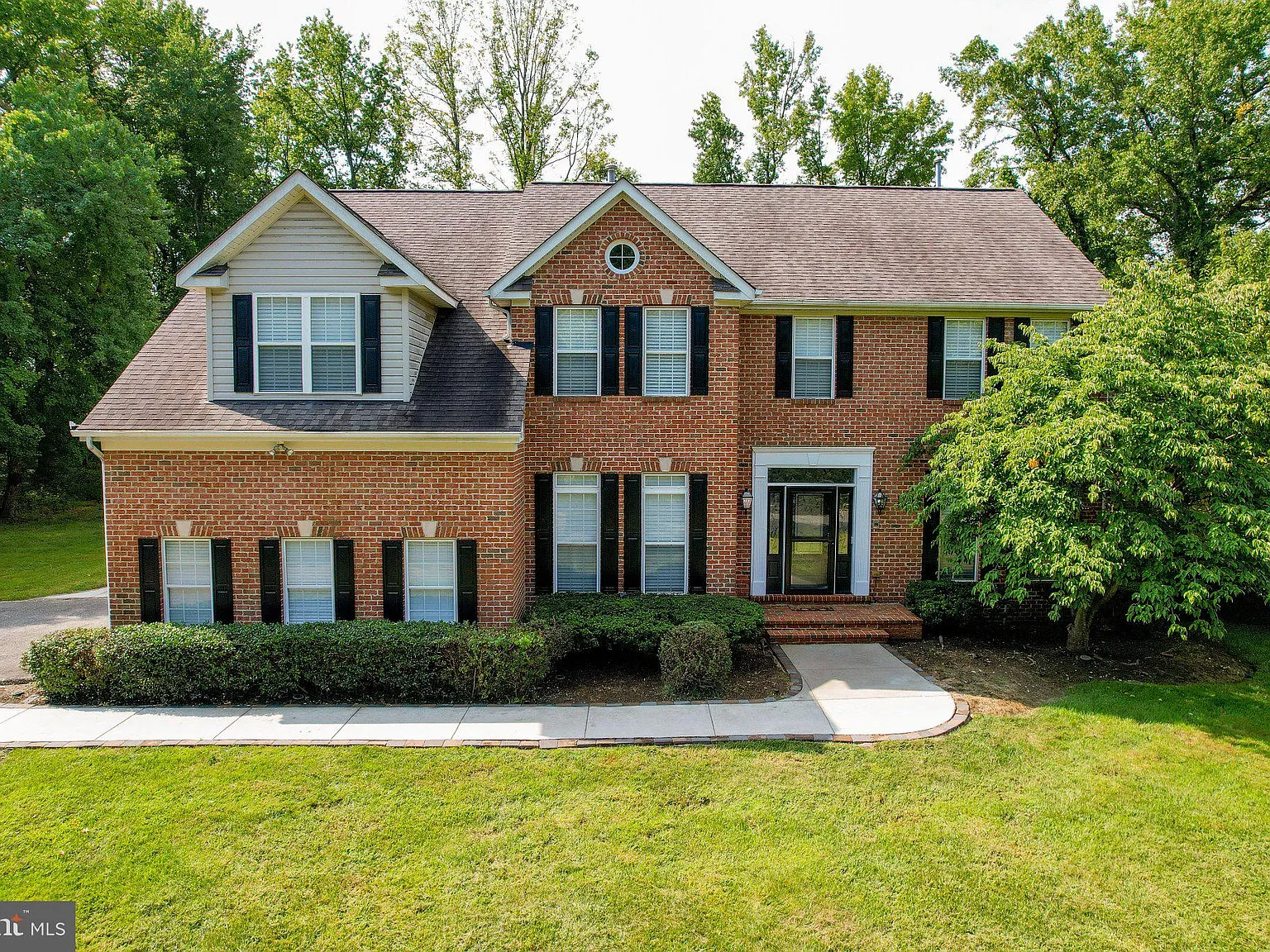 7 bed, 5.5 bath, 5432 sqft, $6,000 — Photo 1