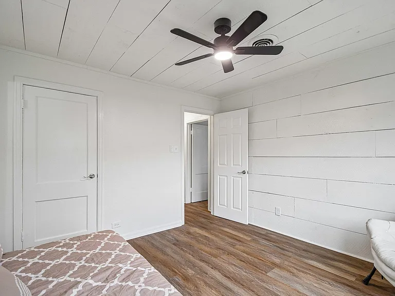 605 Bishop St — Photo 24