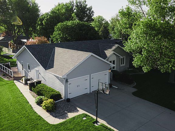3rd image of 1306 N Laird Ave