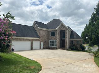 101 Donnive Dr, Mooresville, NC 28117