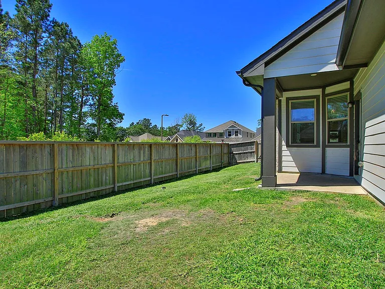 320 Rise Ln — Photo 35