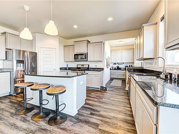3rd image of 5418 Aster Dr