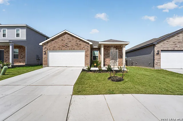 3 bed, 2.0 bath, 1402 sqft, $2,000 — Photo 3