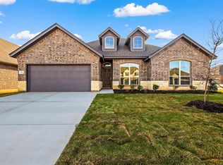 104 Colonial Cir, Burleson, TX 76028