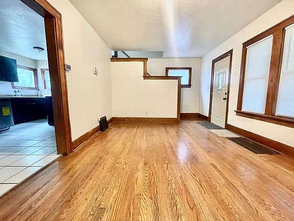 3rd image of 539 Dayton Ave