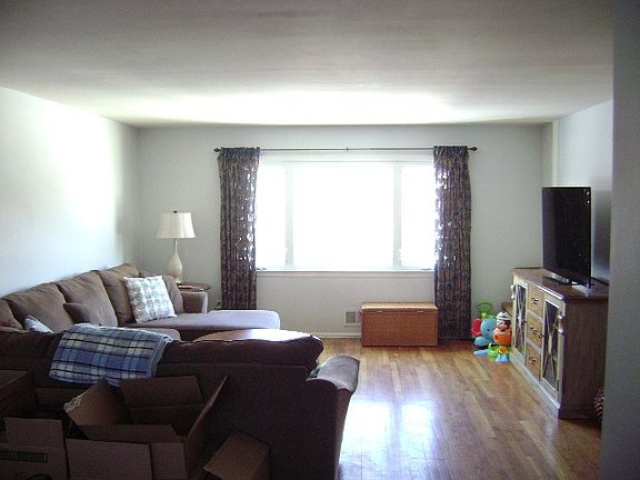 Living Room w/furniture