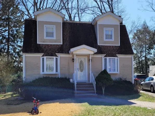 54 Moore Ave, Waldwick, NJ 07463