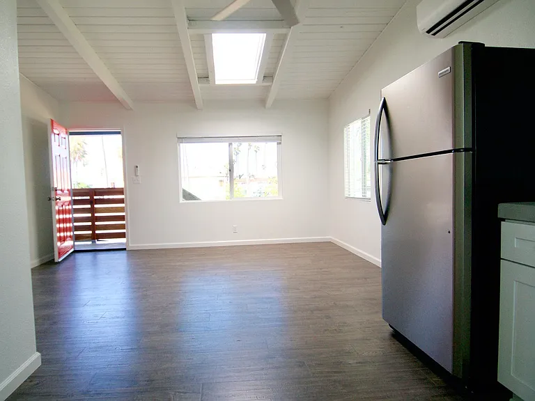 5133 Voltaire St — Photo 5