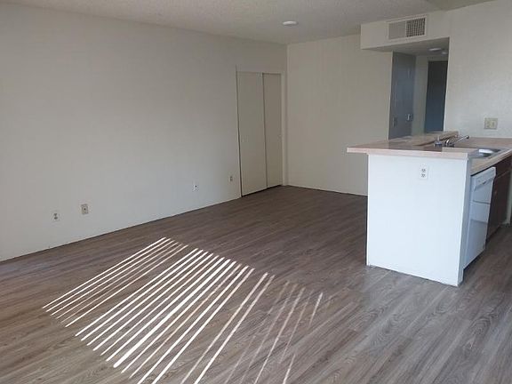 4th image of 1915 Vassar St APT 115