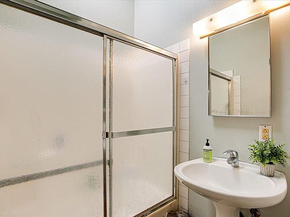 5th image of 327 W Figueroa St #A & B