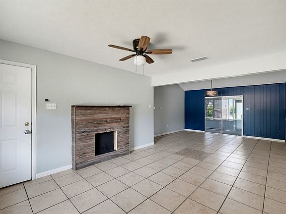 4th image of 1208 E Timberview Ln