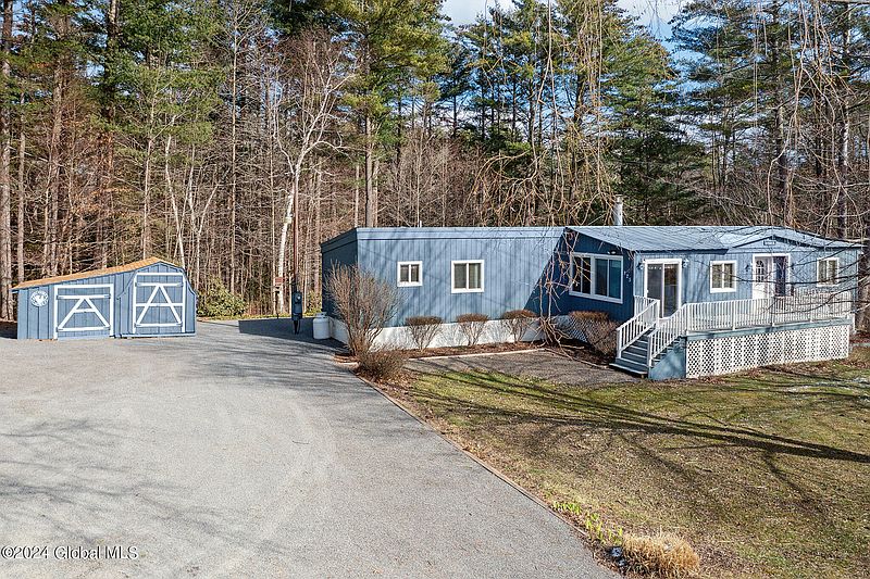 3rd image of 125 Willow Way Lane