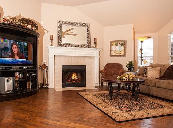 2nd image of 4609 Holly Berry Dr