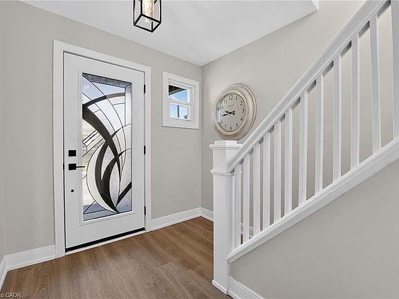 5th image of 215 Paling Ave