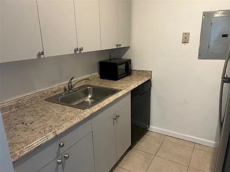 1089 N Benoist Farms Rd #301 — Photo 7
