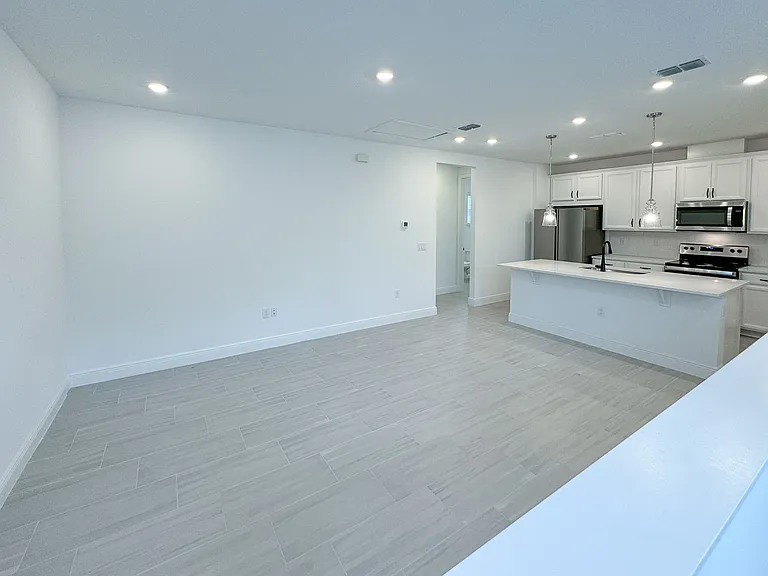 10425 Marconi Ave — Photo 4