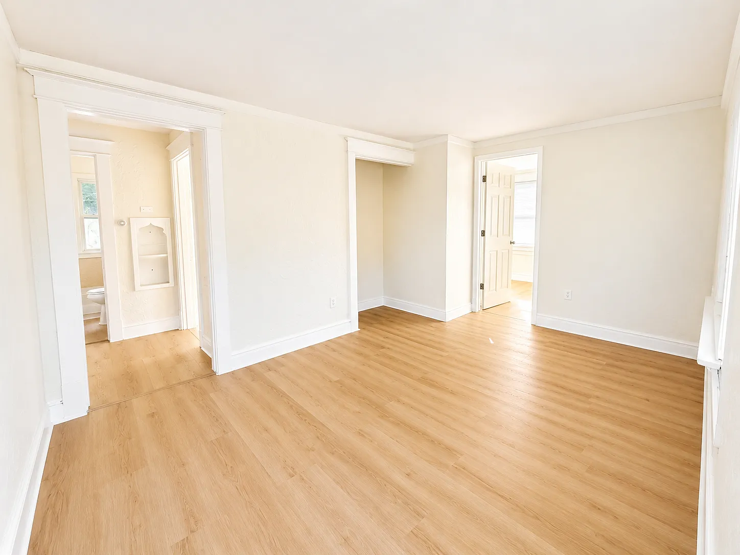 3 bed, 858 sqft, $1,700 — Photo 3